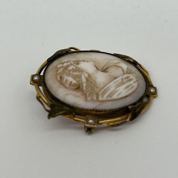 Antique GLP Carved Shell Cameo Brooch Pin Gold Tone Leaf Detail Faux Pearls - Picture 2 of 13